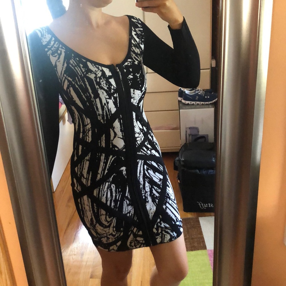 BEBE black and white pattern long sleeve dress